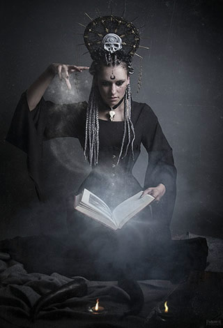 Dame Akasha