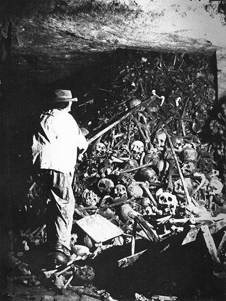Evacuation du cimetiere des Innocents