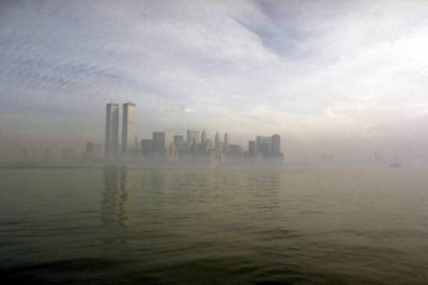 New-York dans la brume les matin du 11 septembre 2001 avant les attentats