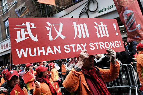 Les gens participant au nouvel an lunaire à New York City 9 février 2020