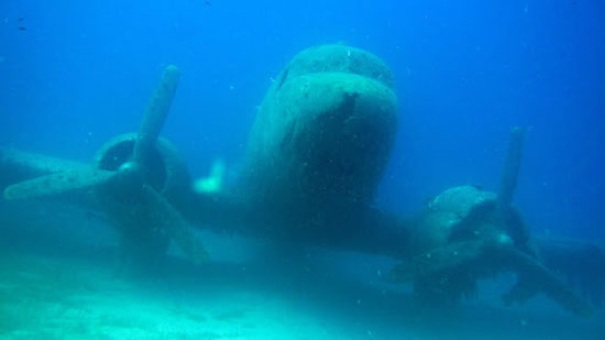 Avion au fond de la mer
