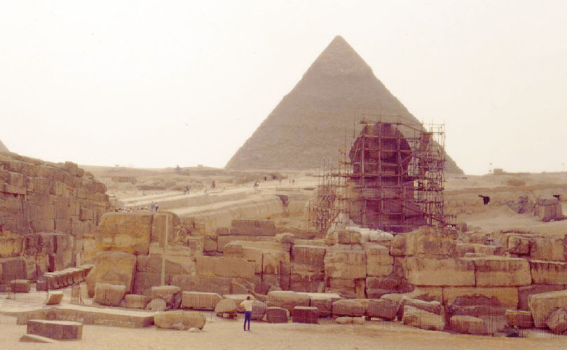 Les échafaudages autour du Sphinx