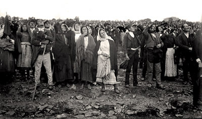 Foule rassemblée à Fatima