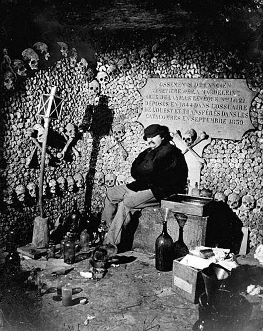 auto-portrait de Nadar dans les Catacombes